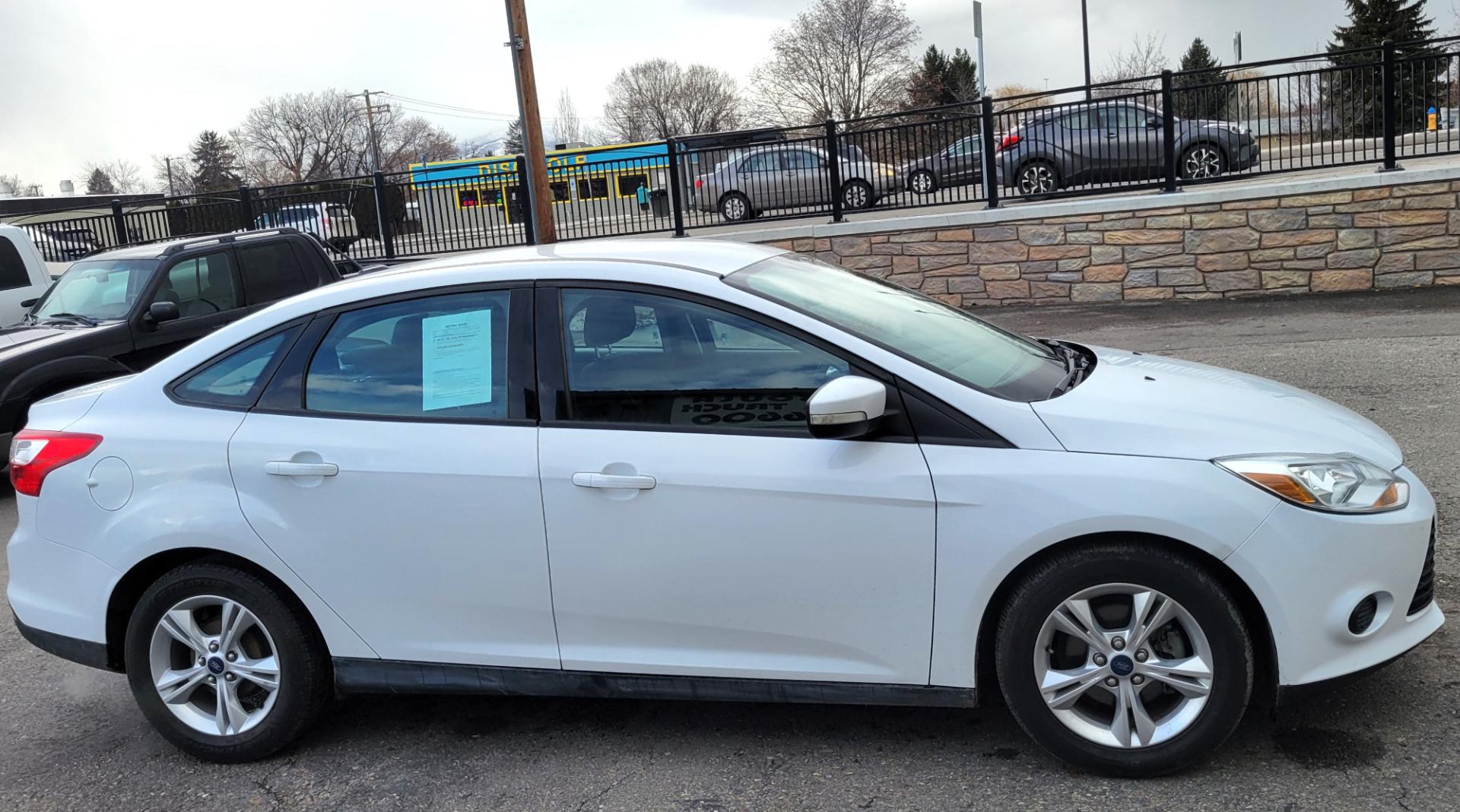 2013 White /Black Ford Focus SE (1FADP3F23DL) with an 2.0L I4 engine, 6 Speed Automatic transmission, located at 450 N Russell, Missoula, MT, 59801, (406) 543-6600, 46.874496, -114.017433 - Great Little Sedan. Excellent Fuel Economy. Only 69K Miles! Heated Seats. Air Cruise Tilt. Power Windows and Locks. AM FM CD XM Bluetooth. - Photo#4